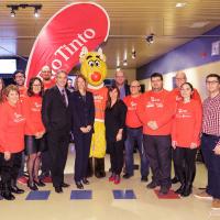 Le comité organisateur 2016, en compagnie de la présidente d'honneur, madame Nathalie Lemay, de Rio Tinto Fer et Titane, de messieurs Sylvain Paul-Hus et Éric Planque de Rio Tinto Fer et Titane, de madame Myriam Arpin, directrice de la Fondation du Cégep 